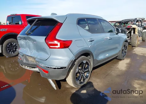 2020 Volvo Xc40 T4 Momentum z USA, uszkodzony, nr VIN YV4AC2HK7L2262164